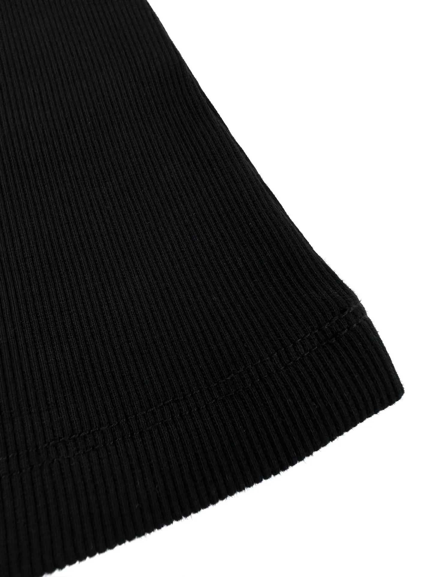 Logo embroidered vest Customized luxurious and soft plain cotton, cloudy and skin-friendly, clean and refreshing Breathable, simple black tones embody French sophistication, showing a luxurious style when relaxed. Love logo lightly embroidered on the front, Ami embroidery on the back neck with dark engraved texture, French attitude on both sides, minimalist and quality, interior with hidden charm, easy to wear alone, Versatile is elegant and effortless. Process 1: Using imported machine embroidery technology Use advanced computer control systems and precision mechanical components to achieve Ami logo and letter embroidery operations with high precision and smooth and delicate lines. Process 2: The fabrics have been fermented and washed for a better hand feel. Not easy to deform, not easy to shrink, not easy to fade, and maintain long-term beauty. Accessories: Customized 1:1 Ami trademark. Version: Fitted version. Size: S M L XL. Style number: AA 603.